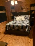Cozy, Secluded, Log Cabin