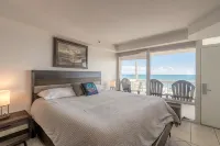 Oceanfront 1BR Condo, Monthly Stays Welcome - สระว่ายน้ำส่วนตัว