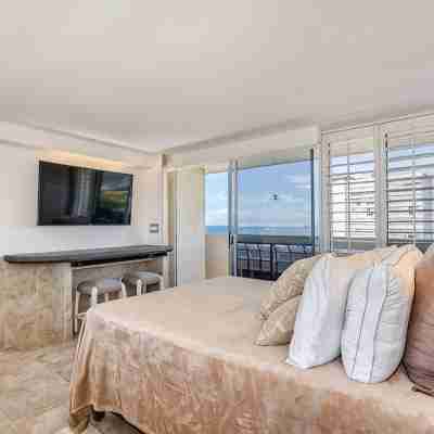 Gorgeous Diamond Head Penthouse Studio Stunning views, Private Balcony. Rooms