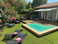 Air-conditioned wooden house, heated swimming pool, spa, internet and bicycles in a quiet location
