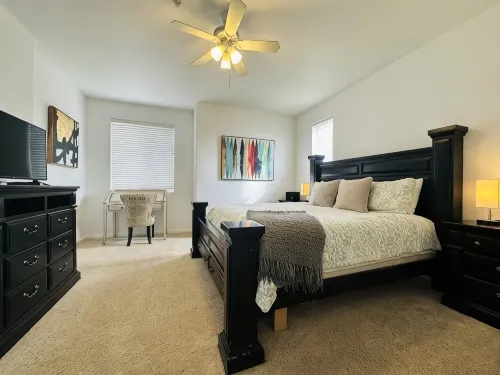 Modern 3 Bedroom Townhome, 3.5 Bathrooms, 2 Cars Garage with Level 2 EV Charging - Balkoner