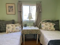 Nicely located, Cozy, PET Friendly cottage in beautiful Lake Toxaway, NC Hotels in Hogback