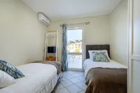 Top renovated apartment with a large terrace in the old town of Albufeira