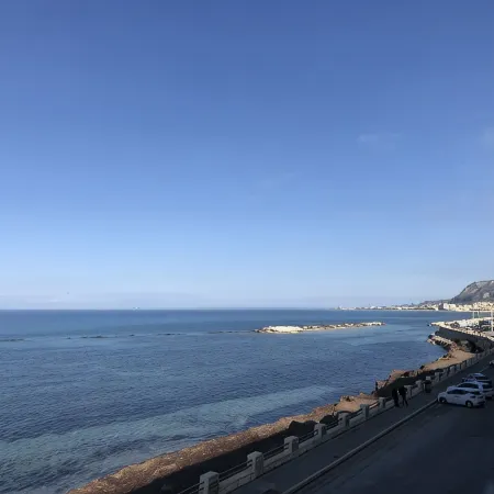Large apartment for exclusive use on the sea