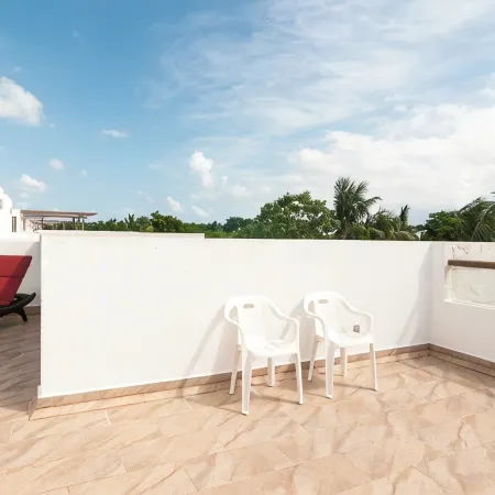 3 Bdrm. townhouse in gorgeous Akumal with WiFi & AC. Beach Club steps away!