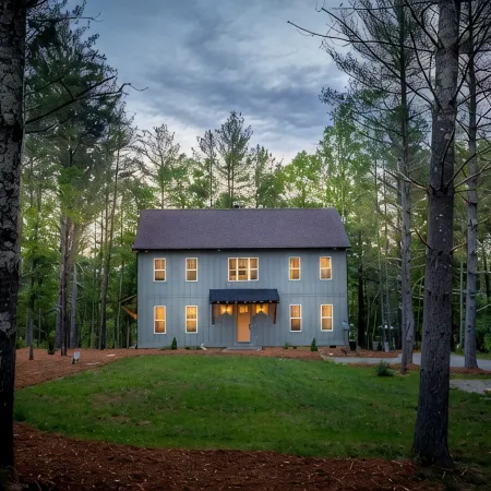 Lake James Country-style House - Deep Cove, Pool, Screen Porch, Kayaks & SUP!