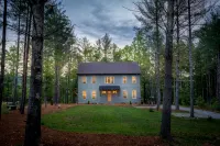 Lake James Country-style House - Deep Cove, Pool, Screen Porch, Kayaks & SUP!