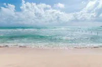 3 Bdrm. townhouse in gorgeous Akumal with WiFi & AC. Beach Club steps away!