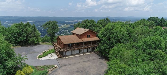 Sugarloaf Summit - Breathtaking views of the valley below. Ski, Knoebels & more Hotels in Luzerne County