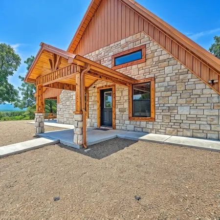 Luxury Getaway | Mountain/River Views, BBQ/Fishing