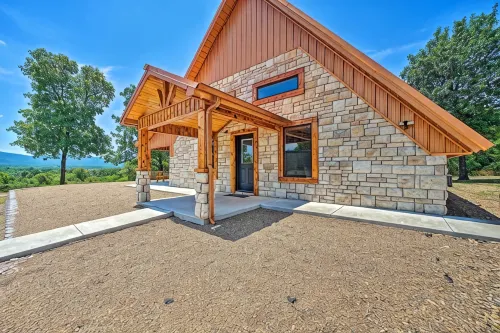 Luxury Getaway | Mountain/River Views, BBQ/Fishing
