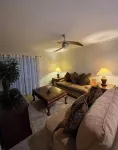 Great Location! Walk to Shands/UF/VA/Vet - Condos