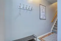 Spacious 4-bed 3.5-bath Townhome in Long Neck with AC, Swimming Pool & Game Room - 홈스테이