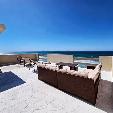 Cozy ocean view apartment