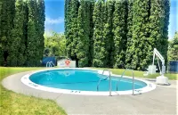 Movie Theater! Hot Tub! Private Rental 3 Bedrooms and 2 Bathrooms. - Pools