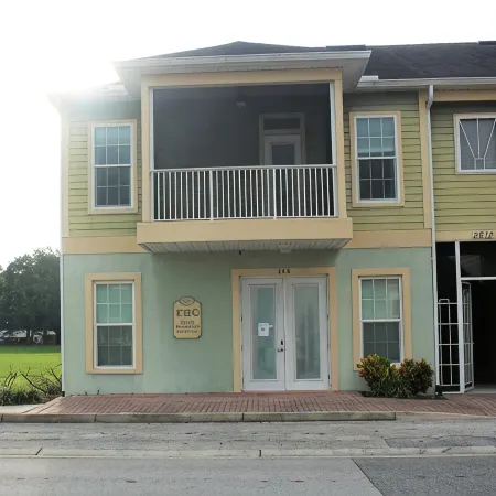 Cozy 2-bedroom apartment in lovely Zephyrhills with WiFi, AC