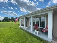 Country Home Villa + PRIVATE POOL & Guest House <1 mile to downtown Port Clinton - Wifi