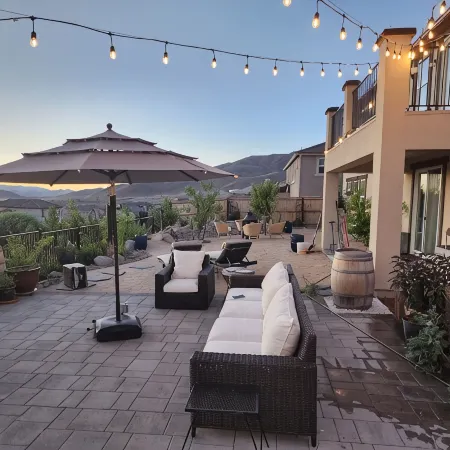 Views, Views, Views.Beautiful 2800 Sqft 30 Mins to Tahoe Large Backyard.
