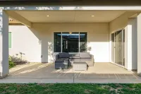 Spacious 4-bedroom house in a phenomenal location - Bungalows