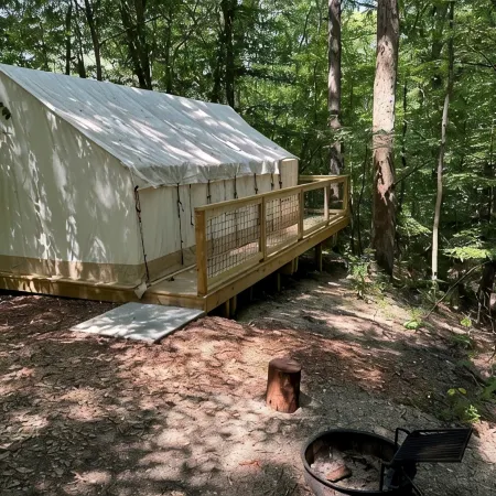 Valley Overlook, in heart of Cuyahoga Valley National Park - Glamping Tent S1