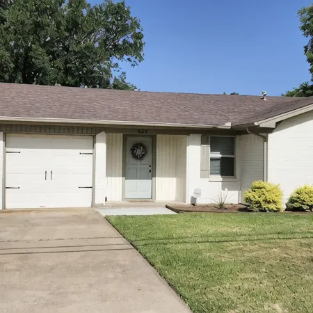 Cheerful 3 Bedroom Old Town Keller Home