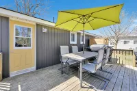 Cozy Beach Cottage with Sauna & Spacious Backyard just 5mins from the Beach