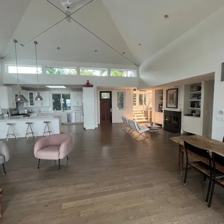 Bayfront 5 bedrooms family home. Panoramic sea view from all rooms