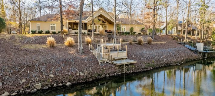 Luxury Retreat on Little Mo River, Fish From Private Docks, Kayaking, Serenity パイクのホテル
