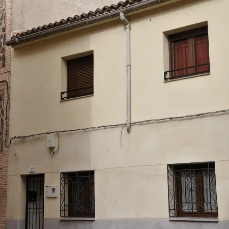 COMPLETELY RENOVATED HOUSE WITH FREE WIFI