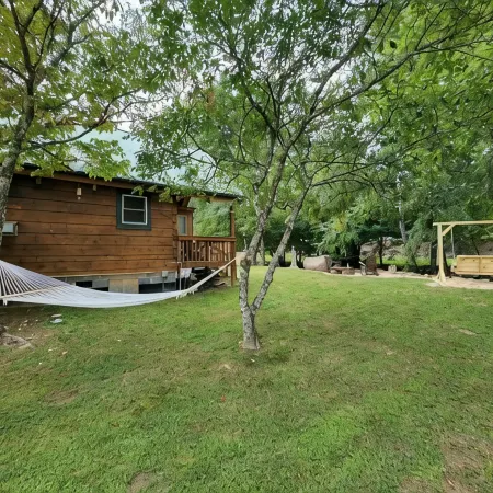 A Rushing Stream of Dreams Creekside Cabin 1 min to National Park!
