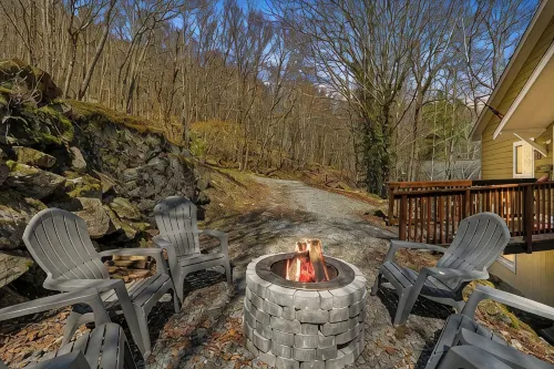 .25 Mi to Ski Resort: Game Room - 2 Decks - Fire Pit - Pet Friendly