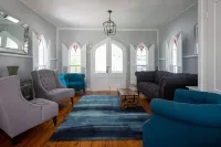 The Legacy House: Walk to Inkwell Beach + Historic Charm, Modern Comfort - 발코니
