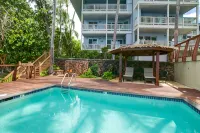 Oceanfront, Palm Trees and the Beautiful Blue Pacific Ocean...Poipu Palms 202! - مسبح خاص