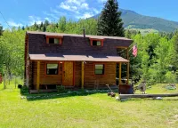 Log Cabin with Hot Tub Overlooking Rock Creek and Beartooth Mountains - Hytter
