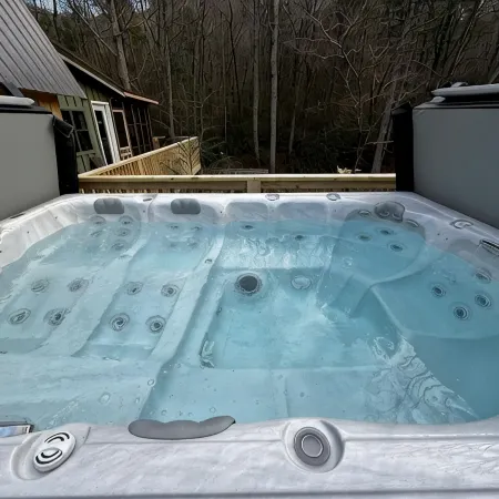 Luxury Bohemian Cabin on Coker Creek w Oversized Hot Tub, Fire-Pits, and Hiking