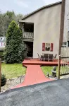 West Broadway with private parking! - Wifi