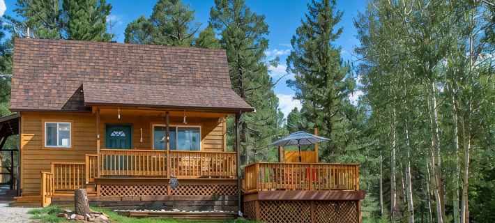 NEW Updated, SUNSETCABIN:3 bd,1.5 bth, secluded, beautiful views, deck, sleeps 6 特勒縣酒店