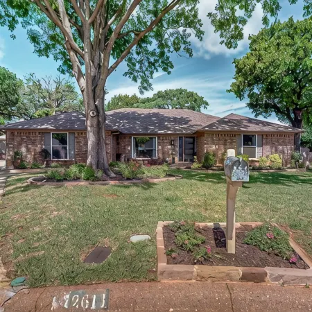 Spacious 5-Bedroom House with Wifi and Newly Furnished in Fabulous Arlington.