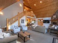 Upscale Mountain Chalet in Blue Lake Springs, Free Wifi/Cable, Gas Fireplace Hotels in Arnold