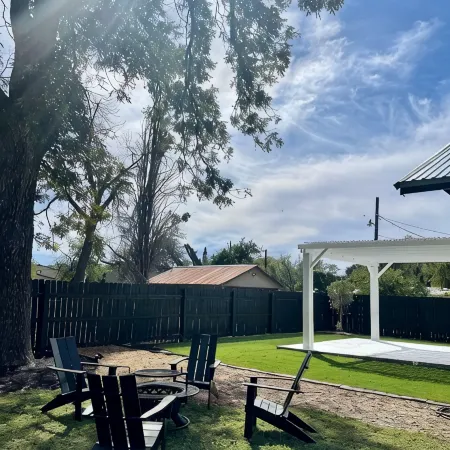 Gem on Spring-Upscale home walk to Main sleeps 11