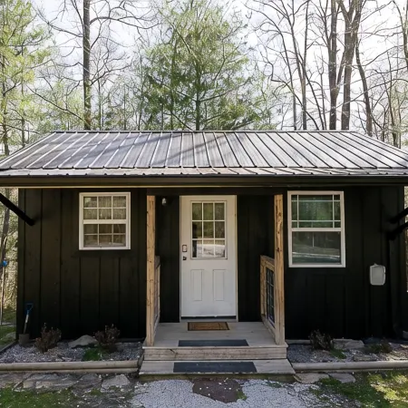 "Stars Hollow" Cozy Mini Cabin Stay - RRG