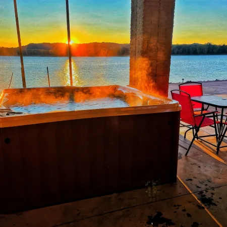 Mississippi River Front Property with amazing views!