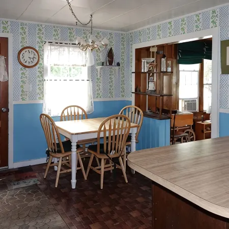 Feel of an "Up North" cottage with the convenience of in-town East Tawas