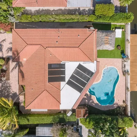 Tropical Luxury Living, waterfront, pool heated, close to the beach
