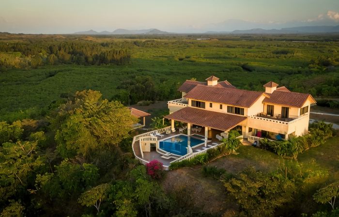 El Regalo Resort
