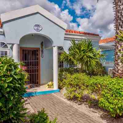 Luxury oceanfront villa, full AC private pool, direct ocean access, great diving Hotel Exterior