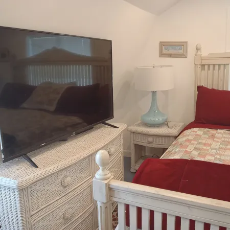Boat House Loft ~The Cape's Best Waterfront Getaway ~Prime Aug & Sept Now Avail!