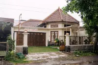 Guesthouse Syariah Griya Truntum - Vila