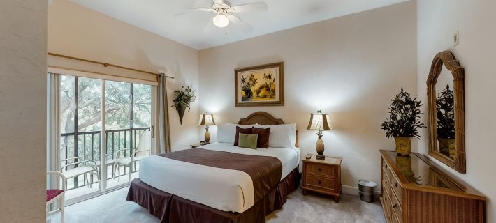 Spacious Resort Condo on Lake 10 Min from Disney-Fab Amenities 120+ 5 Stars Hoteles en Davenport