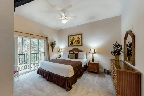 Spacious Resort Condo on Lake 10 Min from Disney-Fab Amenities100+ 5 Star Review